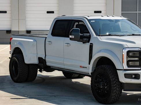 Used 2026 Ford F450 Platinum w/ FX4 Off-Road Package image 26