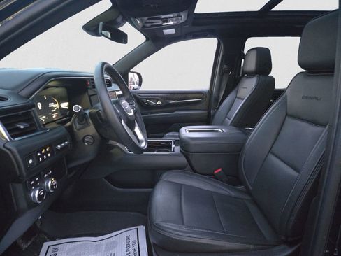 Used 2023 GMC Yukon XL Denali image 10