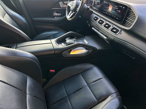 Used 2021 Mercedes-Benz GLS 580 4MATIC image 17