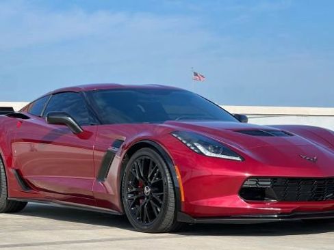 Used 2015 Chevrolet Corvette Z06 w/ 3LZ Preferred Equipment Group image 6