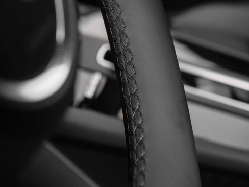 Used 2025 Porsche Macan image 27