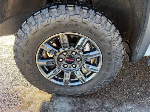 Used 2024 GMC Sierra 1500 AT4X image 14