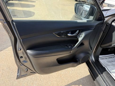 Used 2018 Nissan Rogue S AWD/4WD image 8