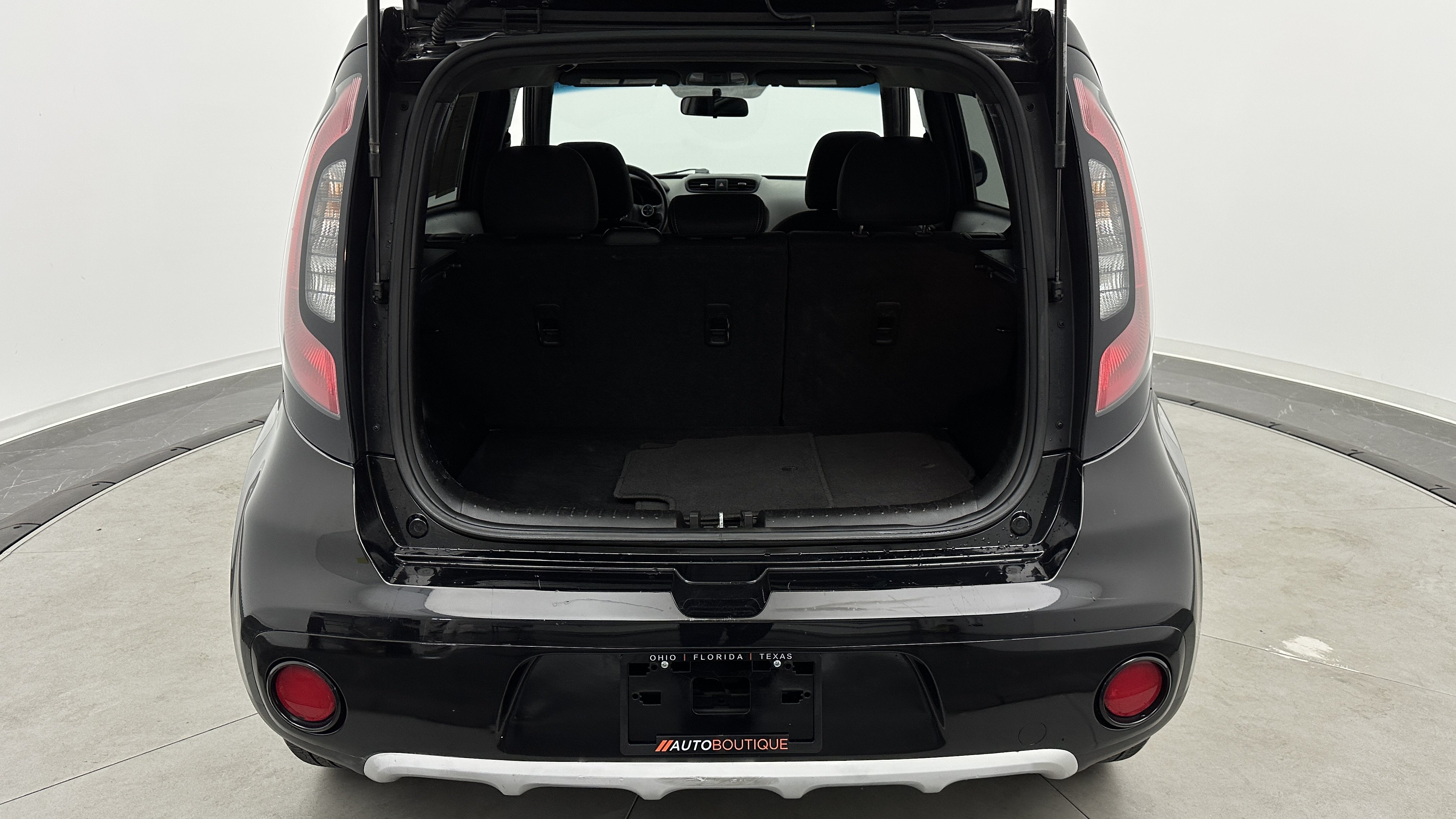 Used 2017 Kia Soul + FWD image 22
