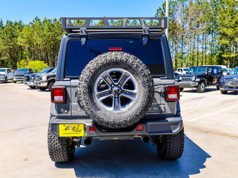 Used 2020 Jeep Wrangler Unlimited Sahara AWD/4WD image 9