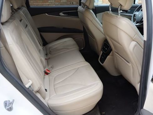 Used 2016 Lincoln MKX Reserve w/ Climate Package FWD image 18