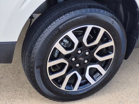 Used 2024 Ford Maverick Lariat FWD image 7