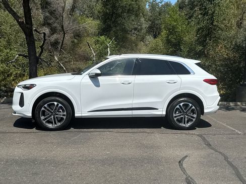 Certified 2025 Audi Q5 Premium AWD/4WD image 10
