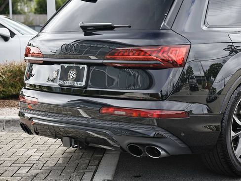 Certified 2023 Audi SQ7 Premium Plus w/ Black Optic Package AWD/4WD image 9