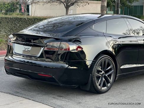 Used 2022 Tesla Model S Plaid image 11