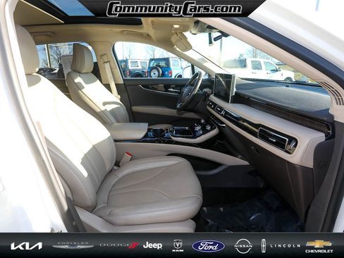 Certified 2023 Lincoln Nautilus Reserve image 21