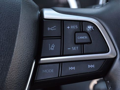 Used 2023 Toyota Highlander XSE AWD/4WD image 32