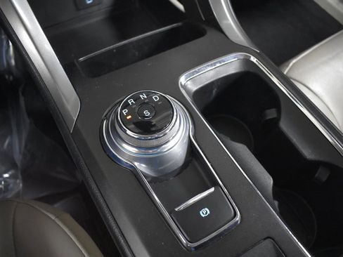 Used 2017 Ford Fusion SE w/ Fusion SE Technology Package image 23