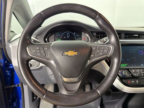 Used 2020 Chevrolet Bolt Premier w/ Infotainment Package FWD image 11