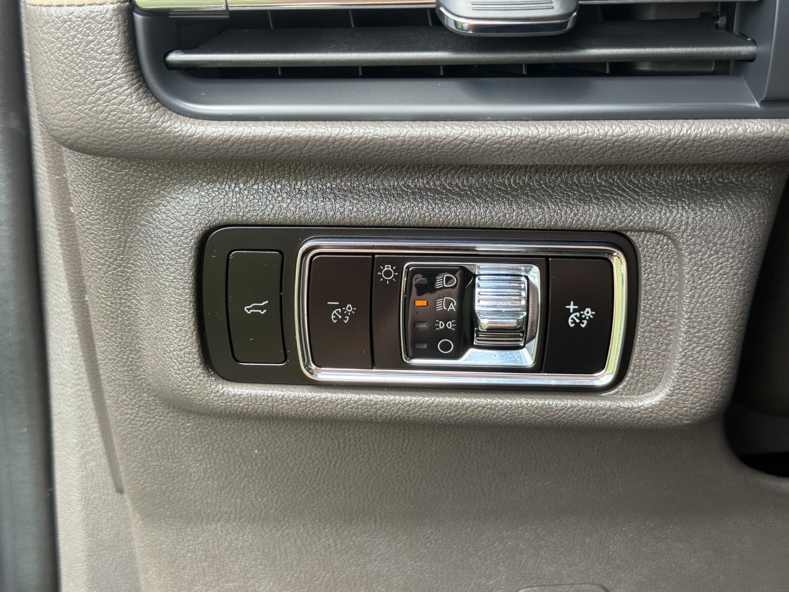 Used 2023 Lincoln Corsair FWD w/ Equipment Group 101A image 33