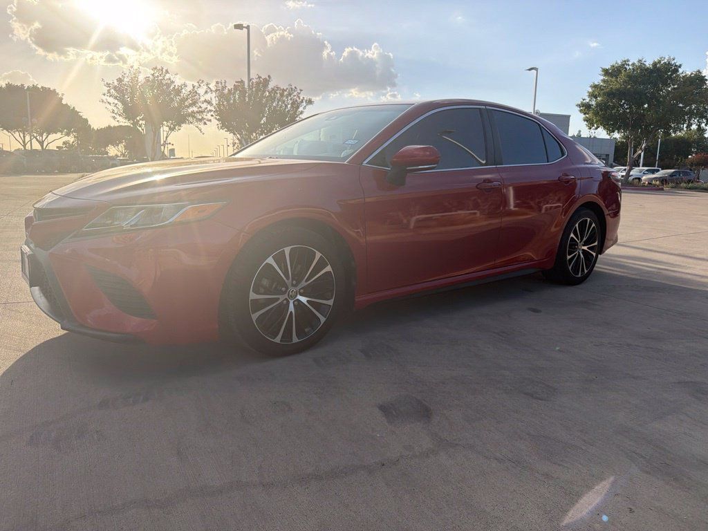 Used 2020 Toyota Camry SE w/ Convenience Package FWD image 12