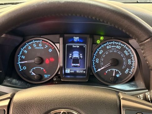 Used 2017 Toyota Tacoma TRD Off-Road image 20