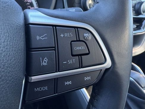 Used 2022 Toyota Highlander LE image 27