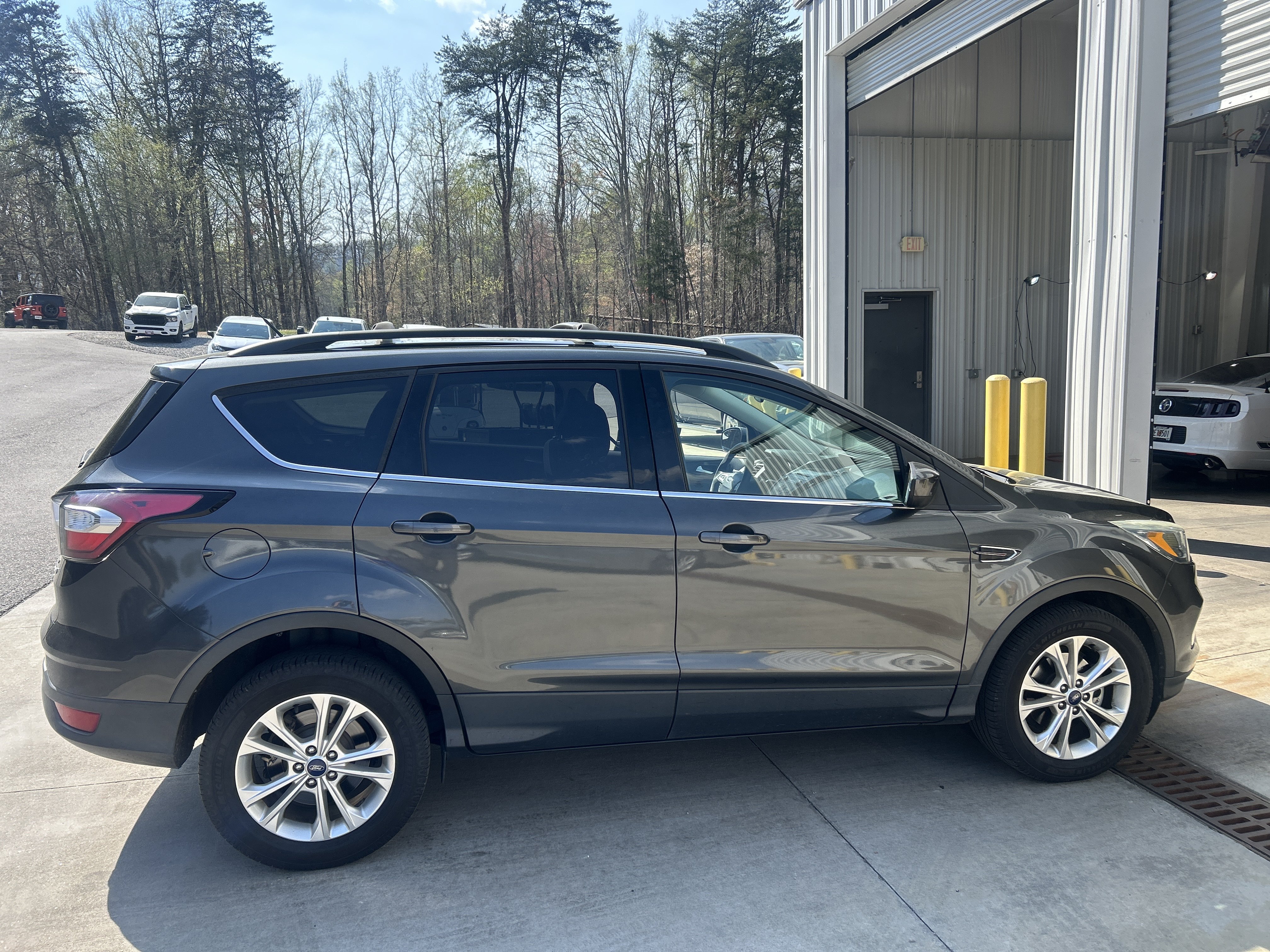 Used 2018 Ford Escape SE FWD image 7