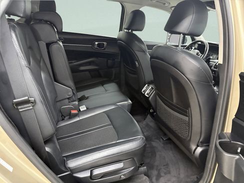 Used 2021 Kia Sorento S image 22