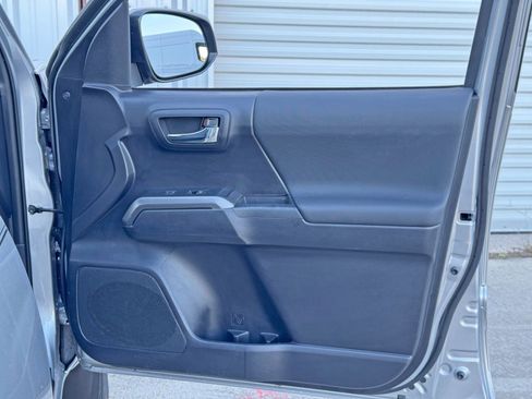 Used 2020 Toyota Tacoma TRD Sport image 39