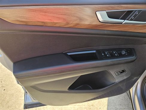 Used 2025 Volkswagen Atlas SE image 14