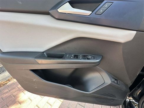 Used 2022 Volkswagen Taos SE image 22