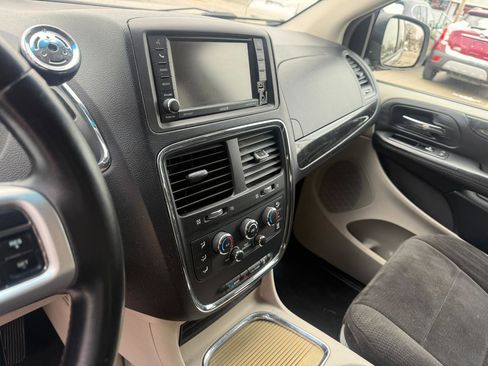 Used 2013 Dodge Grand Caravan SXT w/ Rear Park Assist Pkg image 12