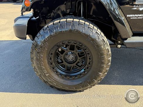 Used 2017 Jeep Wrangler Unlimited Sahara AWD/4WD image 10