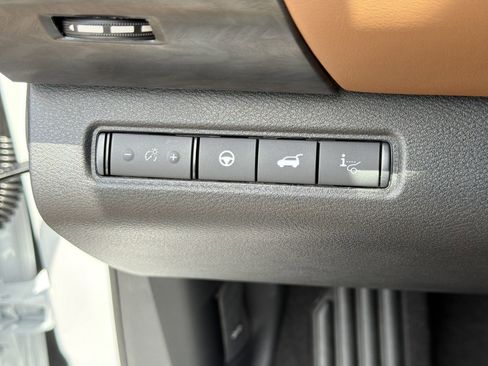 New 2026 Nissan Pathfinder Platinum w/ Cargo Package FWD image 18