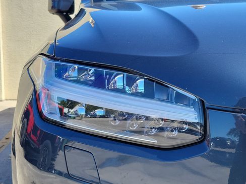 Used 2025 Volvo XC90 T8 Ultra w/ Protection Package Premier image 8