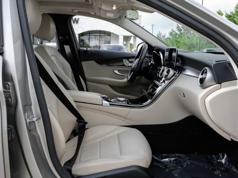 Used 2019 Mercedes-Benz C 300 Sedan image 31