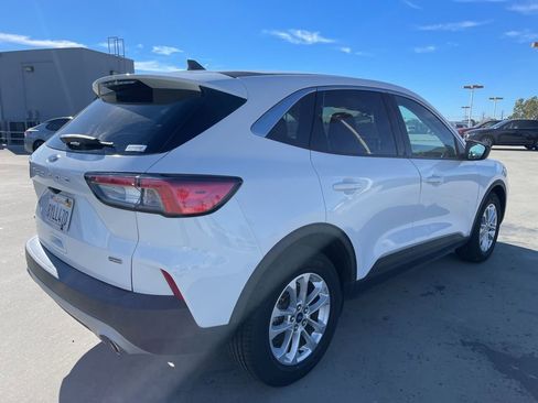 Used 2022 Ford Escape SE image 4