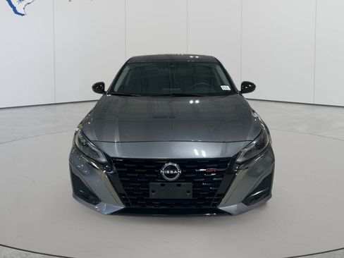 Used 2024 Nissan Altima 2.5 SR FWD image 2
