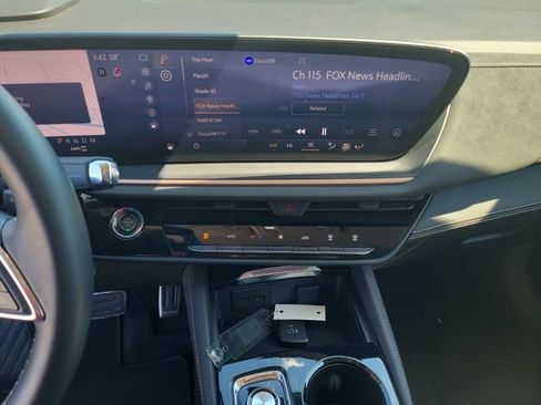 Used 2025 Buick Envision Sport Touring AWD/4WD image 32