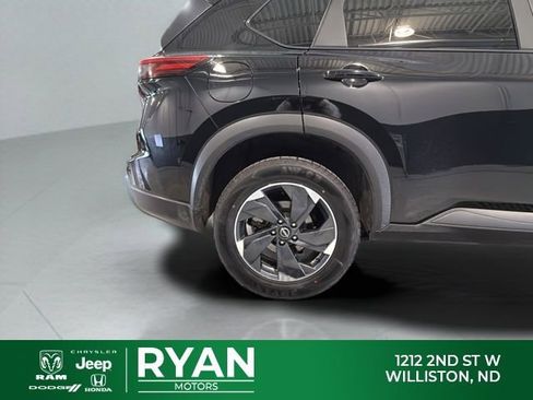 Used 2025 Nissan Rogue SV AWD/4WD image 21