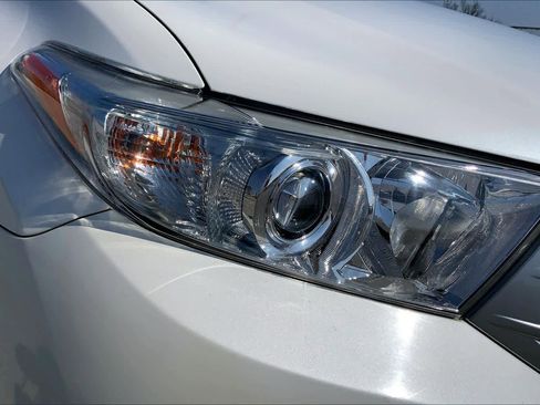 Used 2013 Toyota Highlander Limited image 27