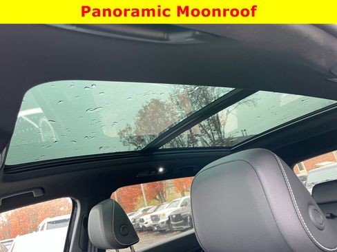 Used 2024 Volkswagen Tiguan SEL R-Line image 9