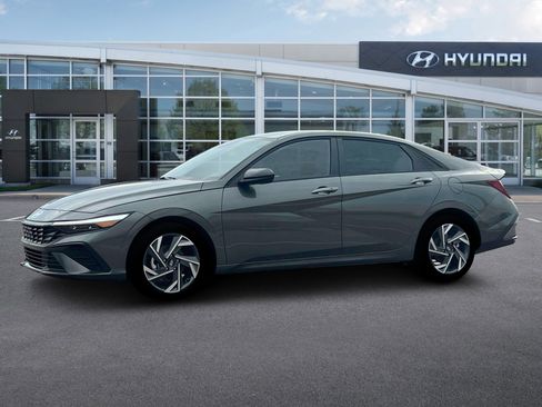 New 2025 Hyundai Elantra Sport image 2