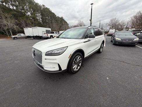 New 2026 Lincoln Corsair Premiere image 3
