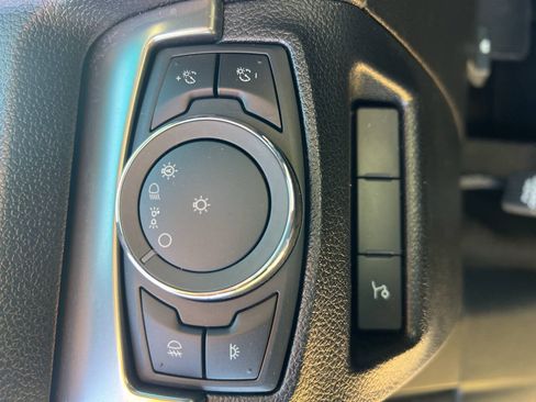 Used 2018 Ford Explorer XLT w/ Equipment Group 202A AWD/4WD image 35