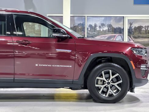Used 2024 Jeep Grand Cherokee Limited AWD/4WD image 35