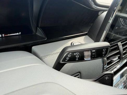 Used 2019 Lincoln Navigator Reserve AWD/4WD image 23