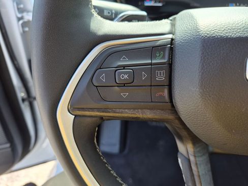 Used 2025 Jeep Grand Cherokee Limited AWD/4WD image 17