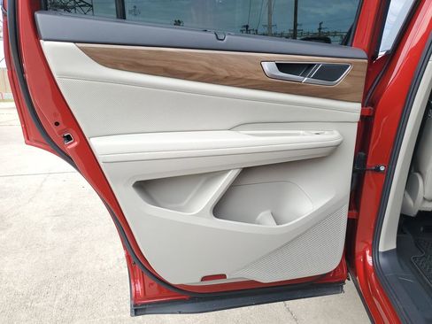 Used 2024 Volkswagen Atlas SE image 16