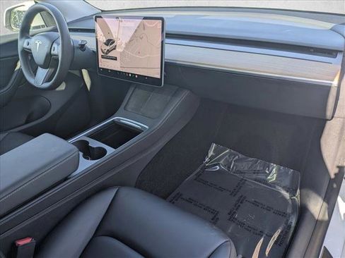 Used 2021 Tesla Model Y Long Range AWD/4WD image 21