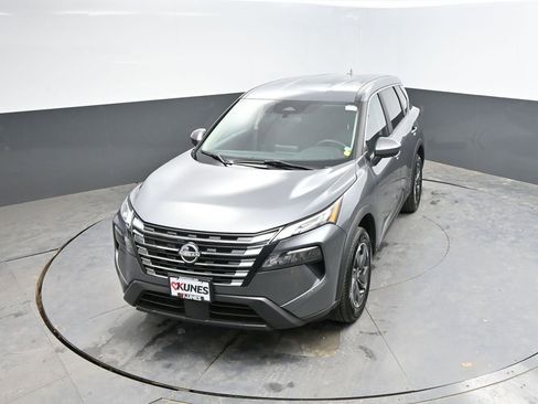 Used 2024 Nissan Rogue SV FWD image 24