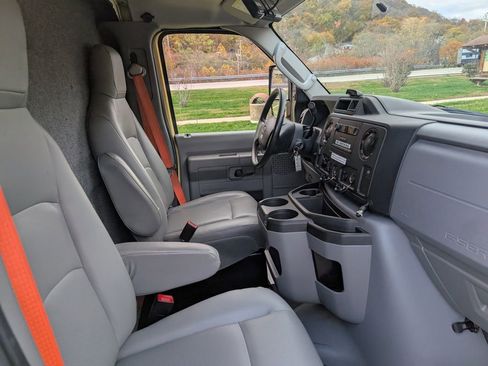 Used 2019 Ford E-450 and Econoline 450 Super Duty w/ Power Windows & Locks Group image 26