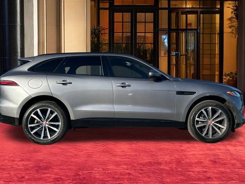 Used 2023 Jaguar F-PACE S image 9