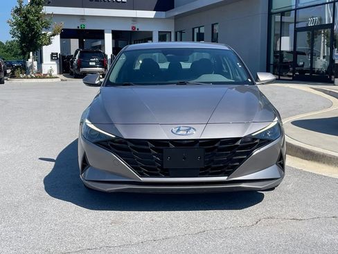 Used 2023 Hyundai Elantra SEL w/ Convenience Package FWD image 2